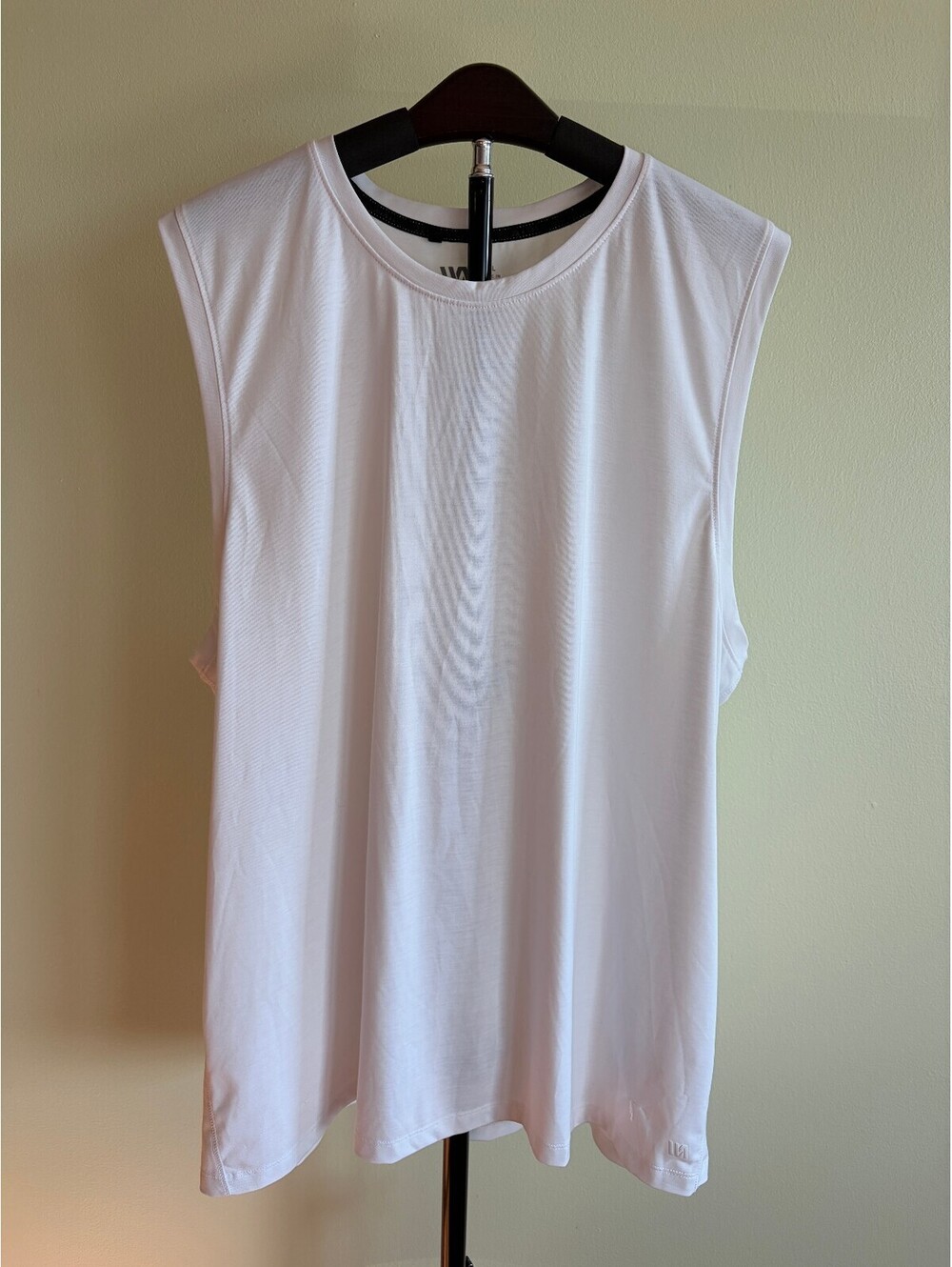 Women’s XL White Sleeveless Athletic Muscle Tank Top Lightweight Workout